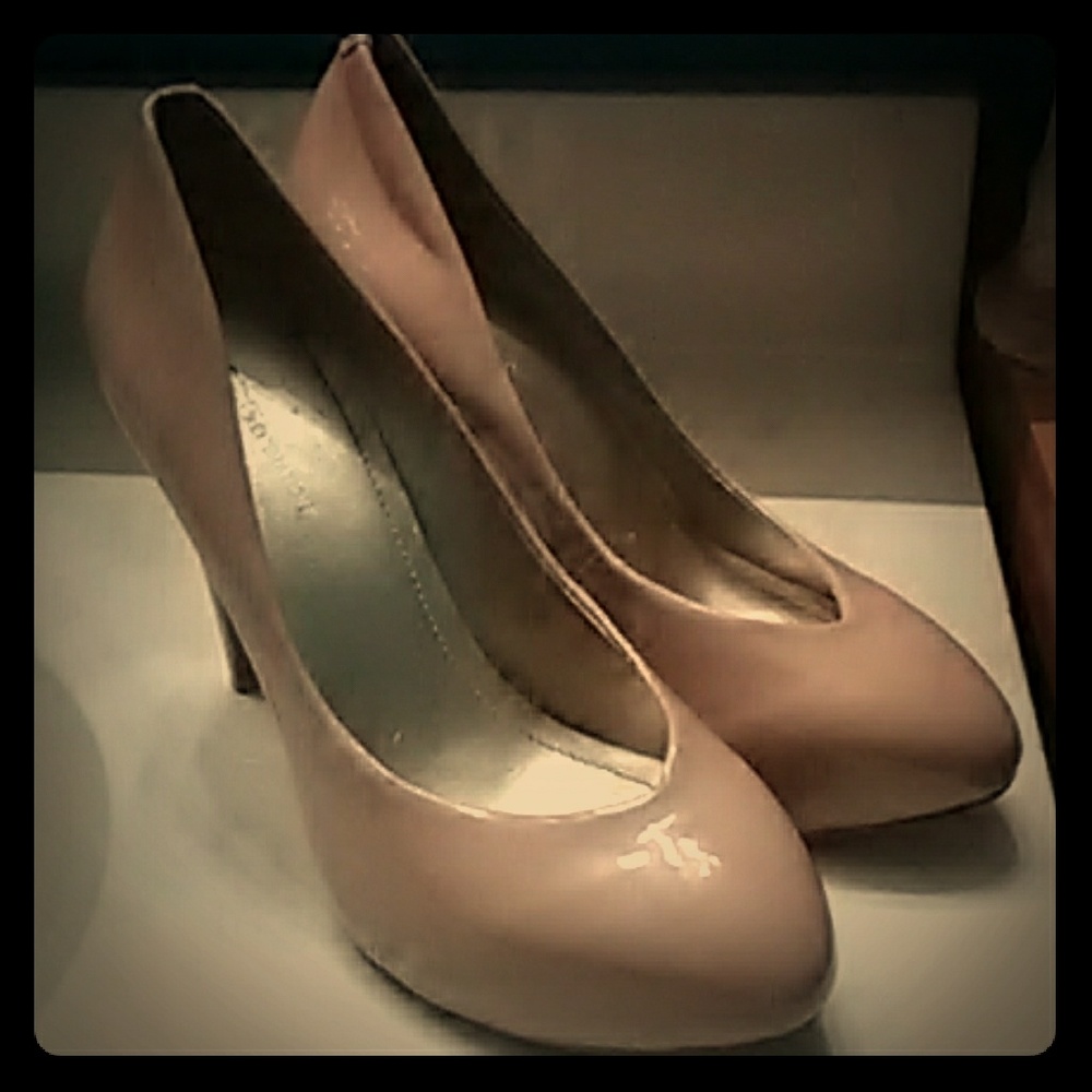 BCBGeneration size 8 pink nude pumps